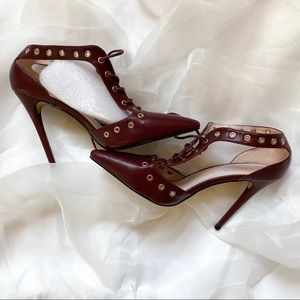 M068 Maroon Lace Up Heels